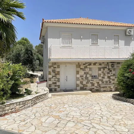 Villa Luxurious In Peloponnese With Swimming Pool