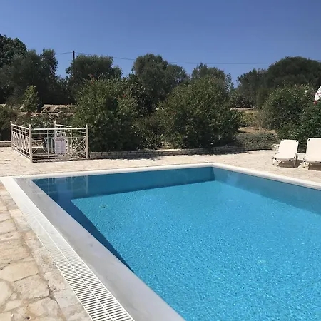 Luxurious In Peloponnese With Swimming Pool וילה