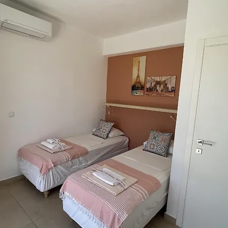 Luxurious In Peloponnese With Swimming Pool Καμάρια