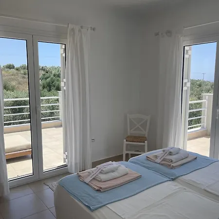 Luxurious In Peloponnese With Swimming Pool וילה *