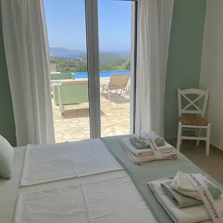 Luxurious In Peloponnese With Swimming Pool וילה