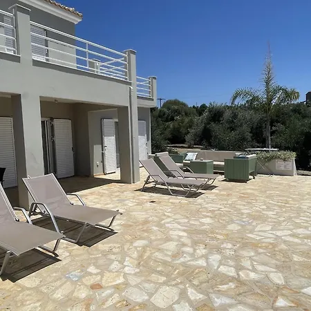 Βίλα Luxurious In Peloponnese With Swimming Pool Καμάρια