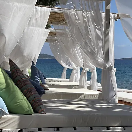 Luxurious In Peloponnese With Swimming Pool וילה