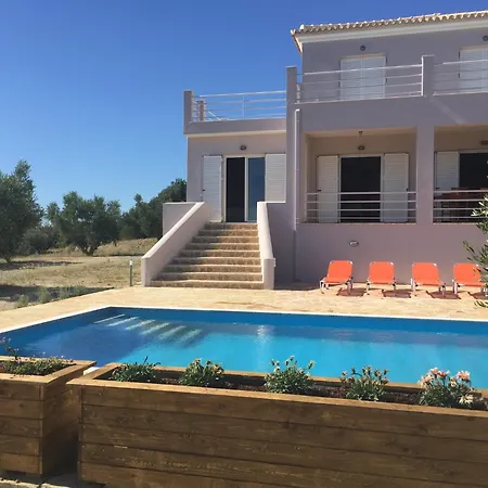 Luxurious In Peloponnese With Swimming Pool Καμάρια