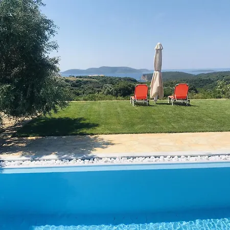 Βίλα Luxurious In Peloponnese With Swimming Pool *