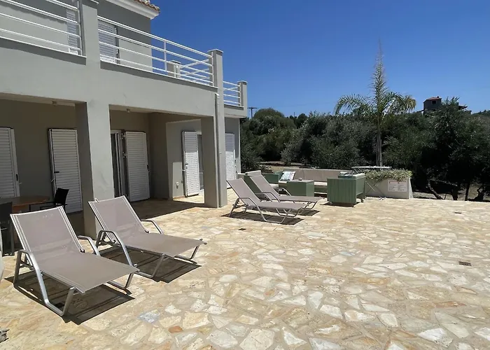 Villa Luxurious In Peloponnese With Swimming Pool Kamária