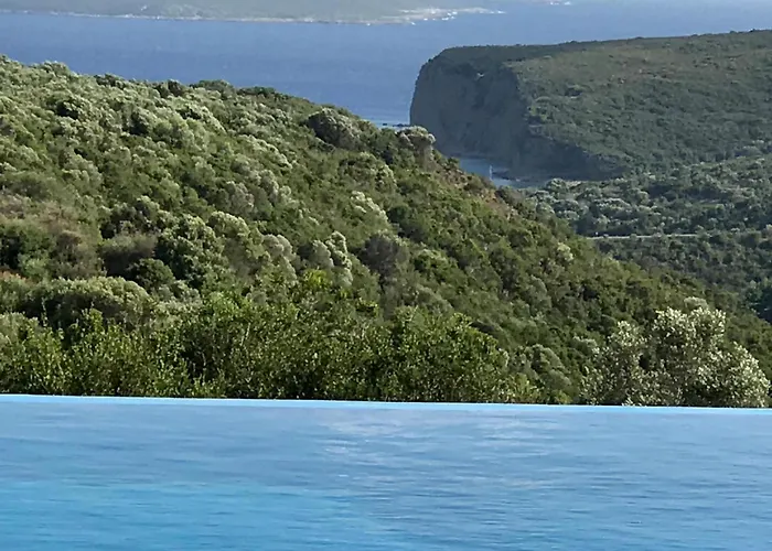 Villa Luxurious In Peloponnese With Swimming Pool Kamária