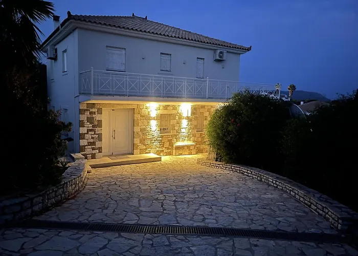 Villa Luxurious In Peloponnese With Swimming Pool Kamária