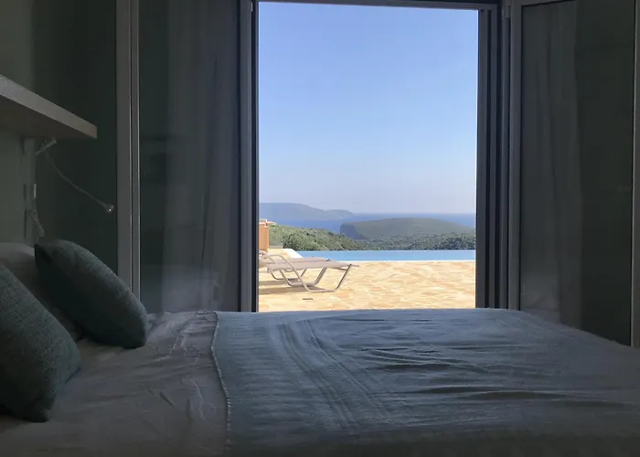 Villa Luxurious In Peloponnese With Swimming Pool Kamária